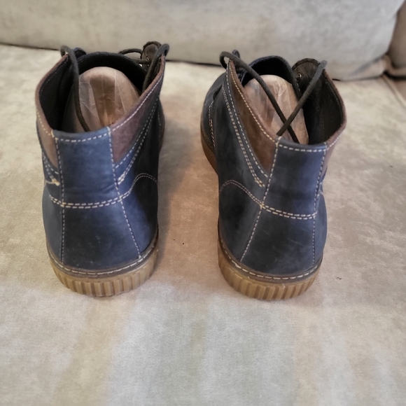 Shoe's - Picture 4 of 5